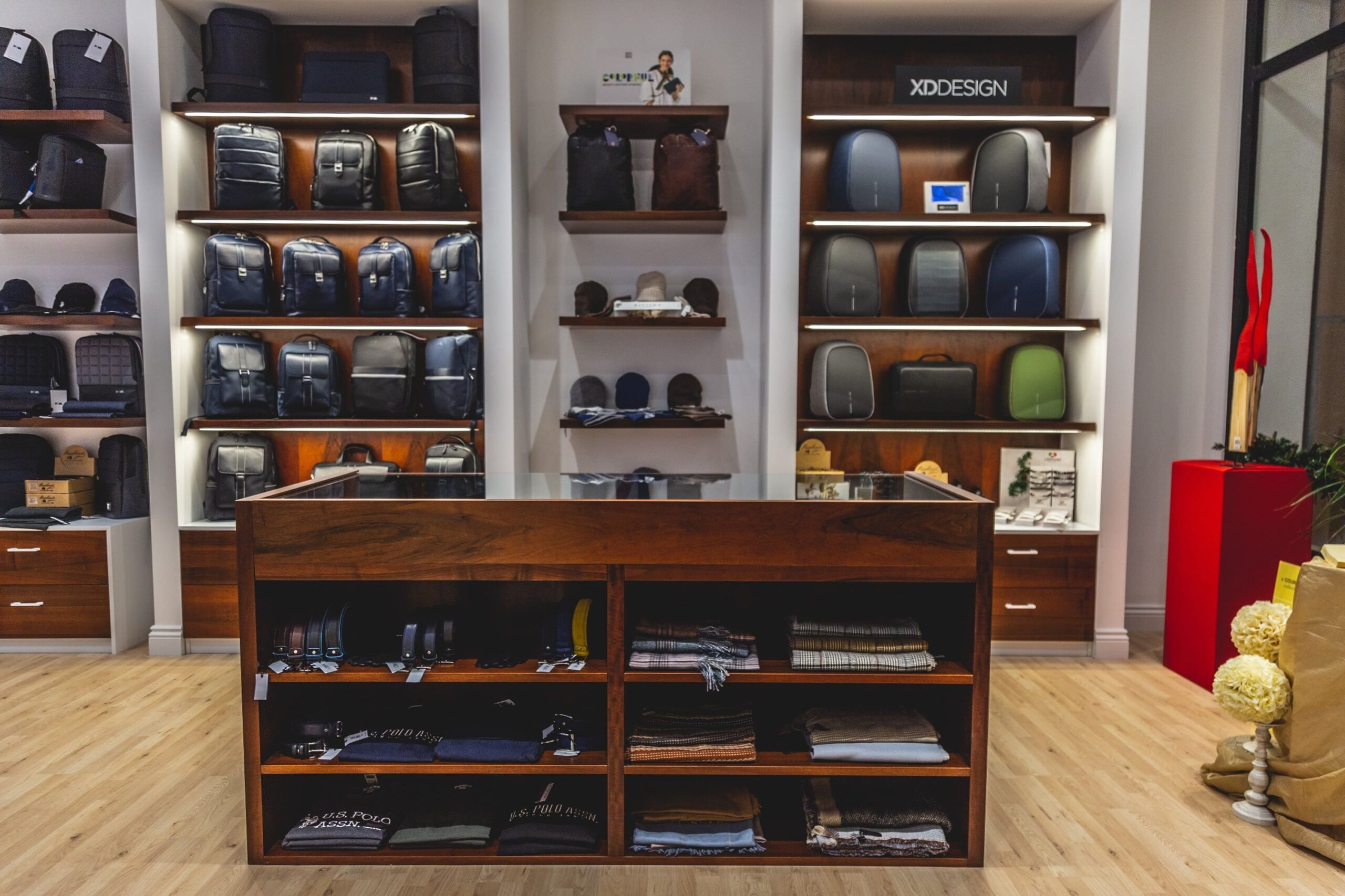 anteprima-uomo-negozio