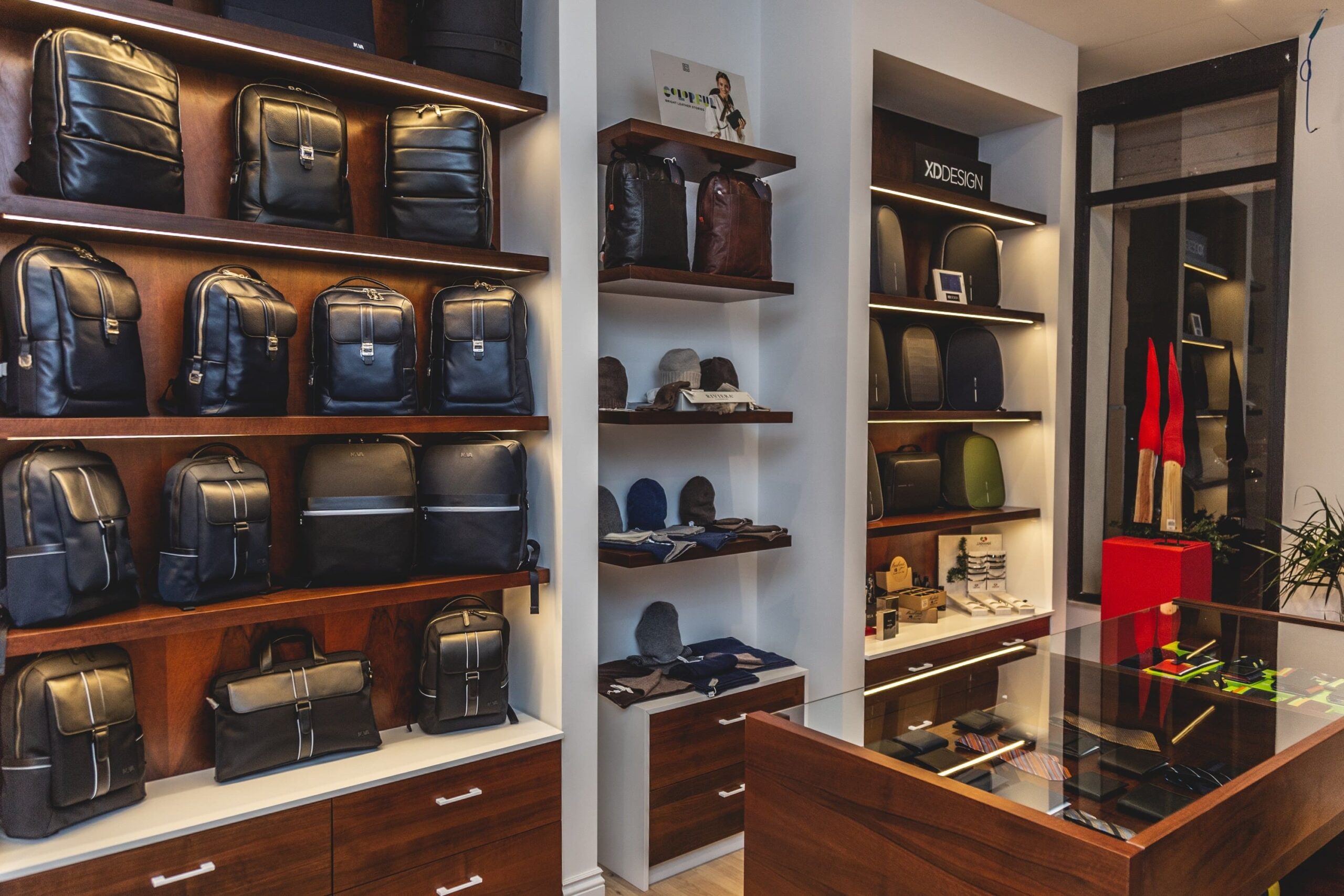 anteprima-uomo-scaffali